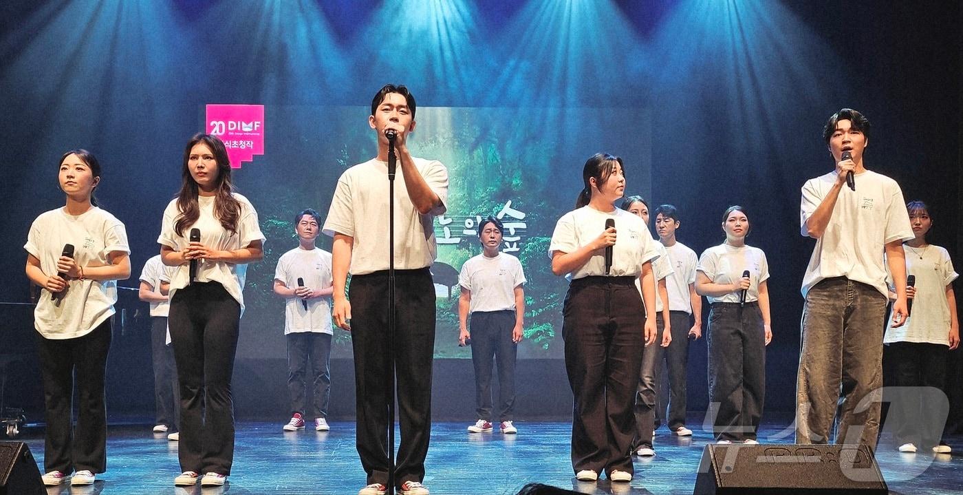 본문 이미지 - 대구국제뮤지컬페스티벌(DIMF·딤프)과 대구문화예술회관, 국립아시아문화전당재단, 대구시립극단이 24일 오전 대구문화예술회관 비슬홀에서 제20회 딤프 공식초청작 '피아노의 숲' 제작 발표회를 열고 쇼케이스를 공개하고 있다. 2026.6.24 ⓒ 뉴스1 남승렬 기자