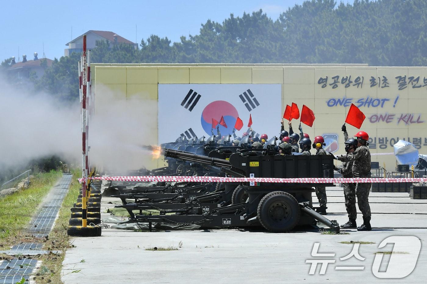 본문 이미지 - 공군미사일방어사령부가 지난 6월 서해 훈련장에서 진행한 군집드론 침투 대응 훈련. (공군 제공, 재판매 및 DB금지)2026.6.24 ⓒ 뉴스1
