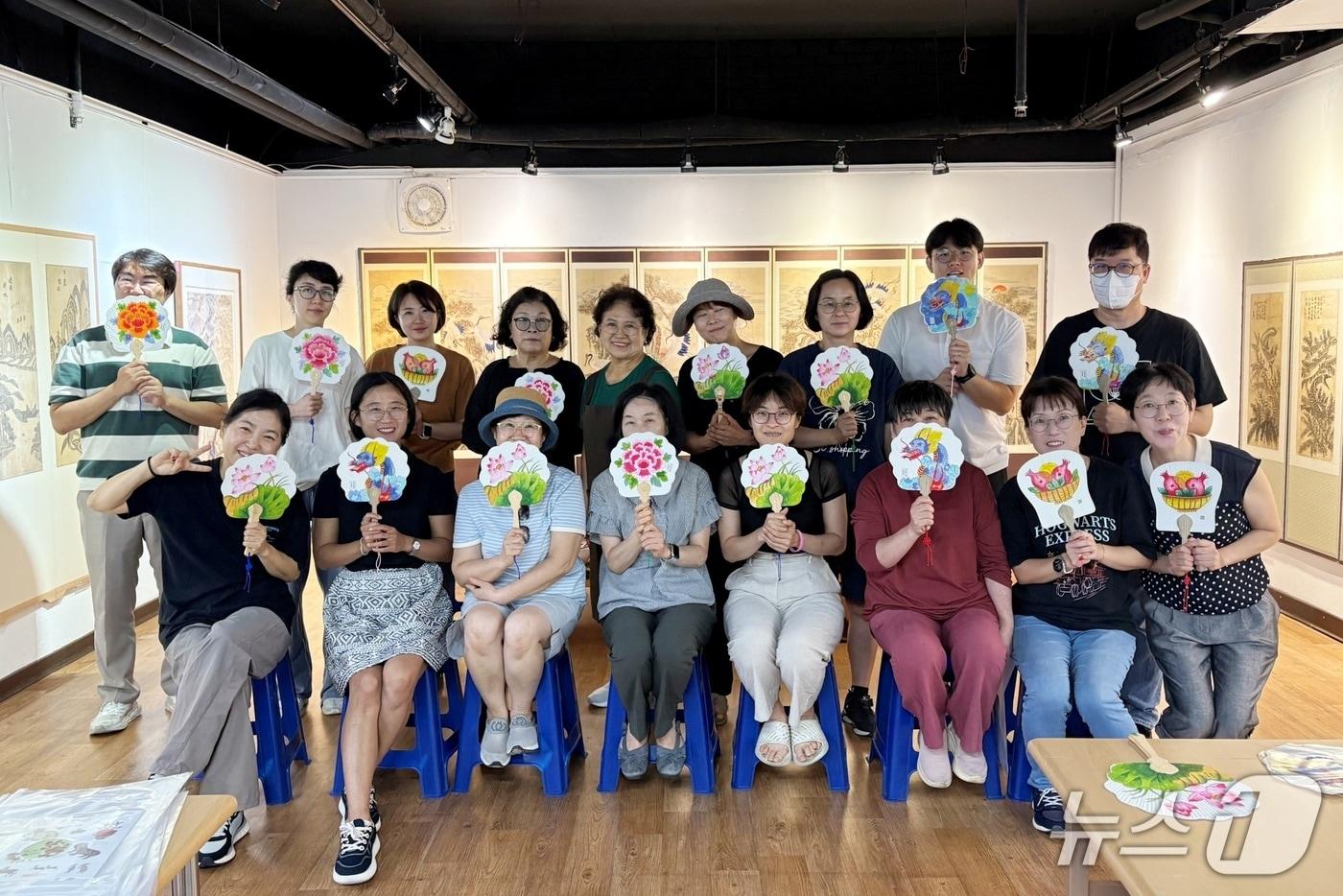 본문 이미지 - 금천구립독산도서관에서 진행한 '2025 길 위의 인문학-이야기가 만든세상, 이야기가만들세상' 활동.(금천구 제공)