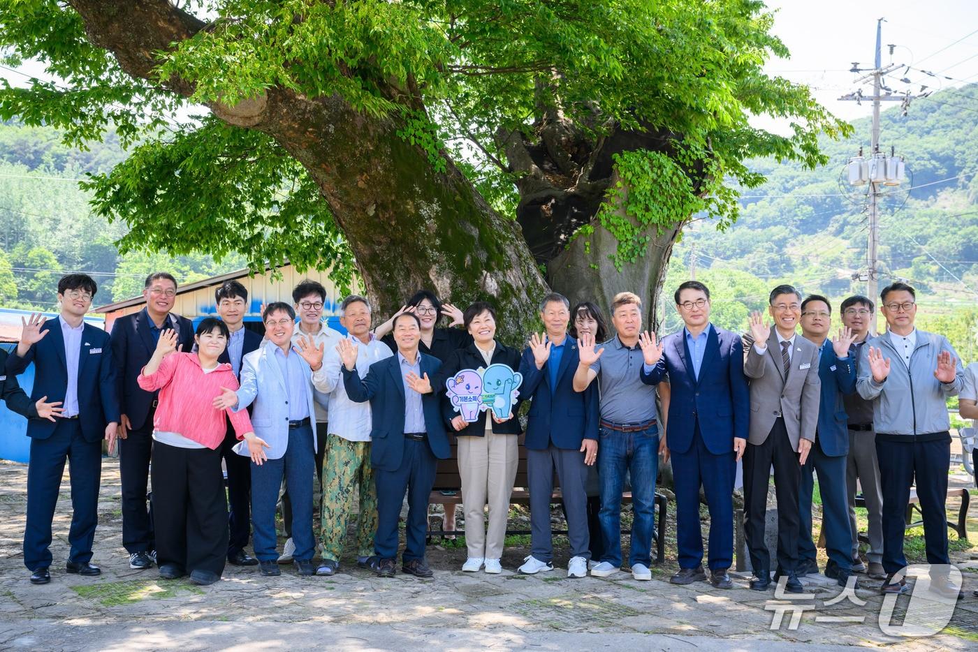 본문 이미지 - 송미령 장관이 지난달 17일 남해군을 방문해 로컬푸드 직매장 등을 점검했다(남해군 제공. 재판매 및 DB금지).