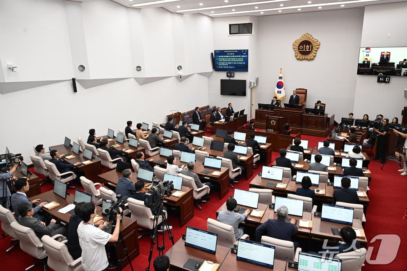 본문 이미지 - 24일 제주도의회 본회의장에서 제450회 제주도의회 임시회가 열리고 있다.(제주도의회 제공, 재판매 및 DB 금지)