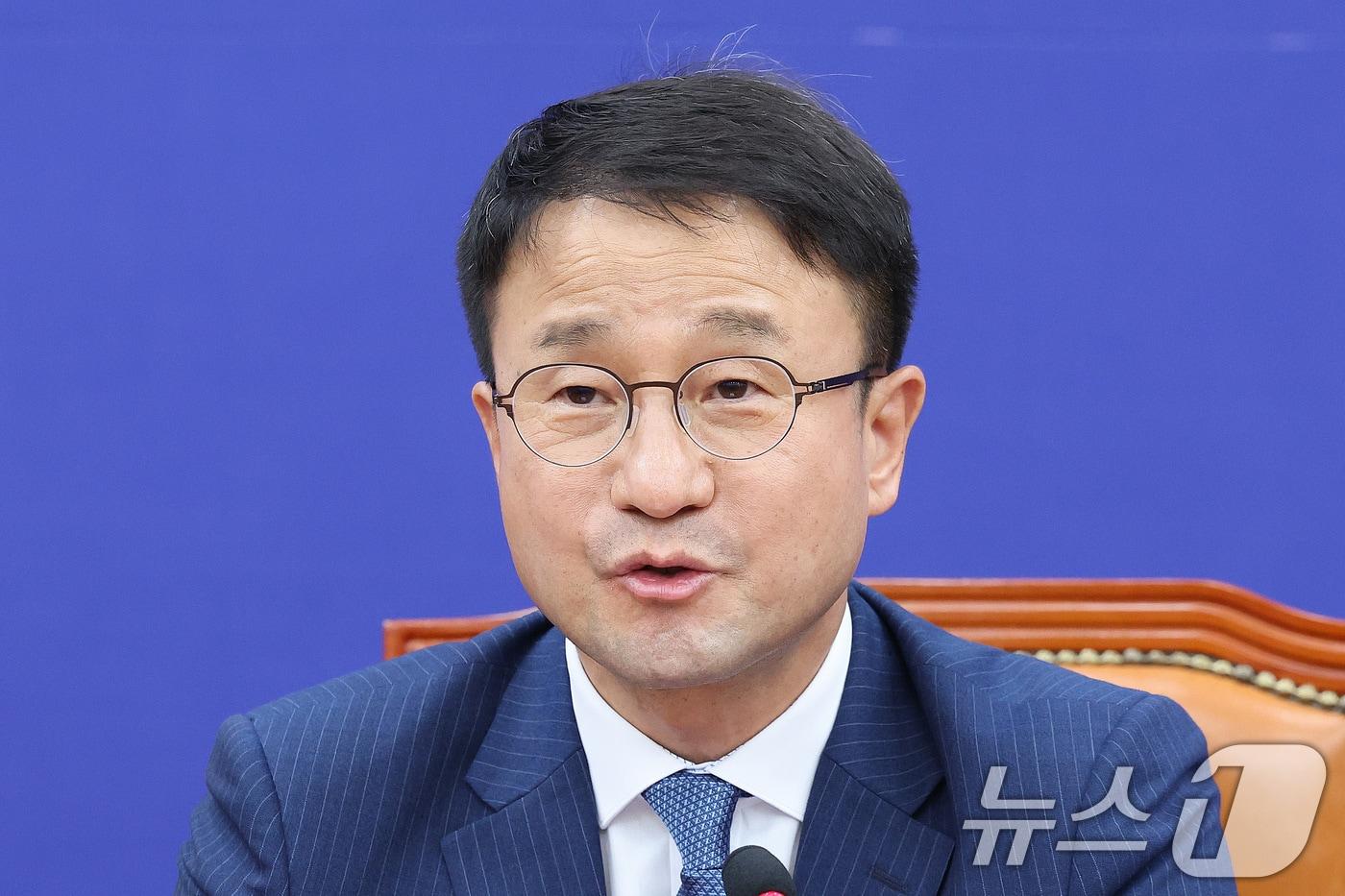 본문 이미지 - 한병도 더불어민주당 원내대표가 24일 서울 여의도 국회에서 22대 국회 후반기 원 구성 협상 관련 기자회견을 하고 있다. 2026.6.24 ⓒ 뉴스1 신웅수 기자