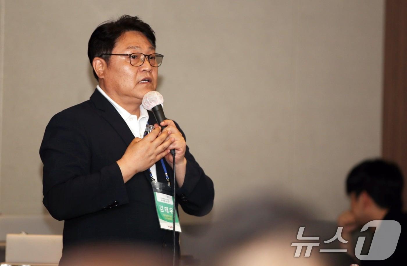 본문 이미지 - 24일 오전 제주시 아스타호텔에서 열린 '2026 제주플러스포럼'에서 김태우 제주도농업기술원 농업디지털센터장이 발표하고 있다. 2026.6.24 ⓒ 뉴스1 고동명 기자