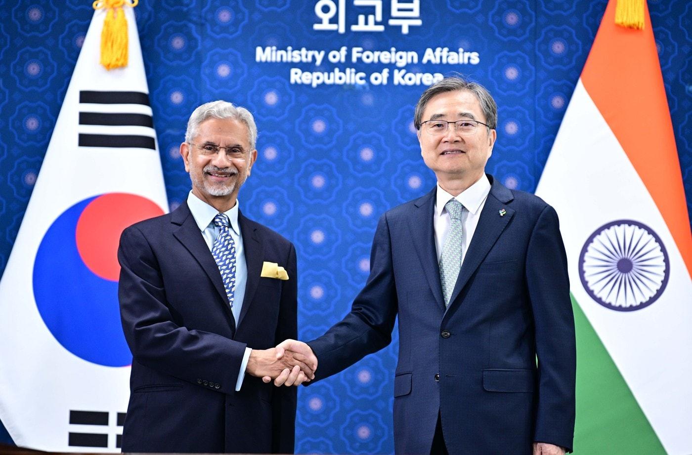 본문 이미지 - 조현 외교부 장관은 24일 몽골 방문에 이어 공식 방한 중인 수브라마냠 자이샨카르 인도 외교장관과 회담을 갖고 양자 현안과 지역 및 국제정세 등에 대해 협의했다. (외교부 제공)