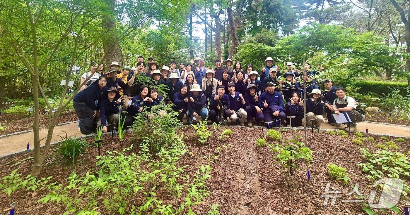 본문 이미지 - 산림청 국립수목원이 천리포수목원에 국내 첫 희귀·특산식물보전원을 조성하고 국가 희귀·특산식물 보전사업의 성과를 국민에게 공개했다.(국립수목원 제공.재판매 및 DB금지)/뉴스1