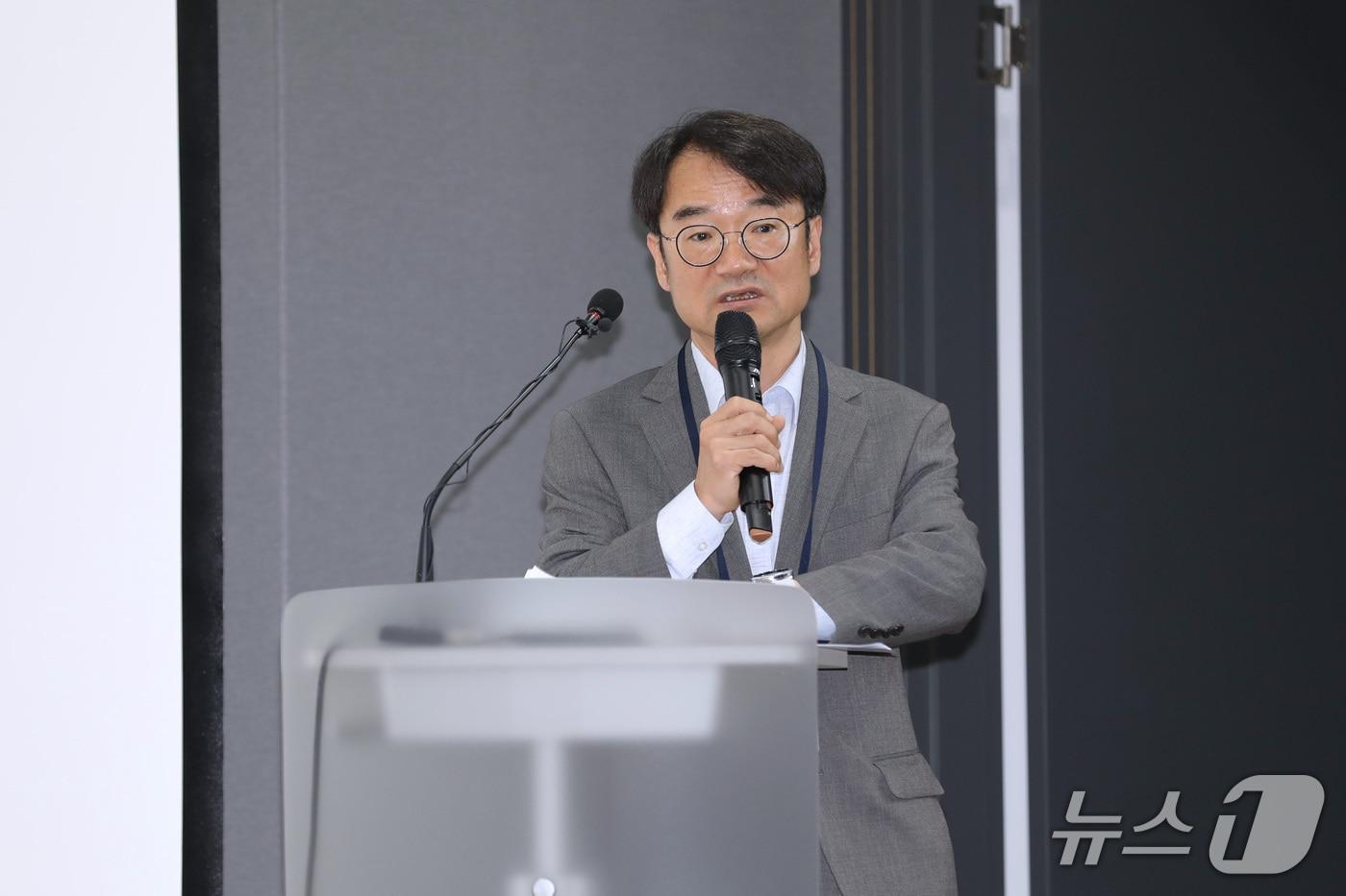 본문 이미지 - 정연우 지식재산처 차장이 ‘2026 지식재산 정책포럼’에서 축사를 하고 있다. (지식재산처 제공.재판매 및 DB금지)/뉴스1
