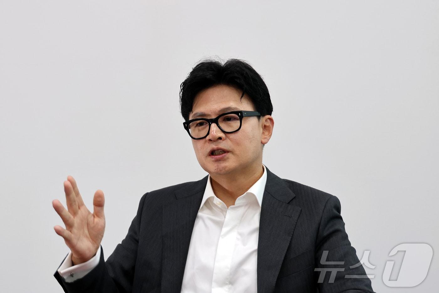 본문 이미지 - 한동훈 무소속 의원이 서울 여의도 국회 의원회관에서 뉴스1과 인터뷰하고 있다. ⓒ 뉴스1 황기선 기자