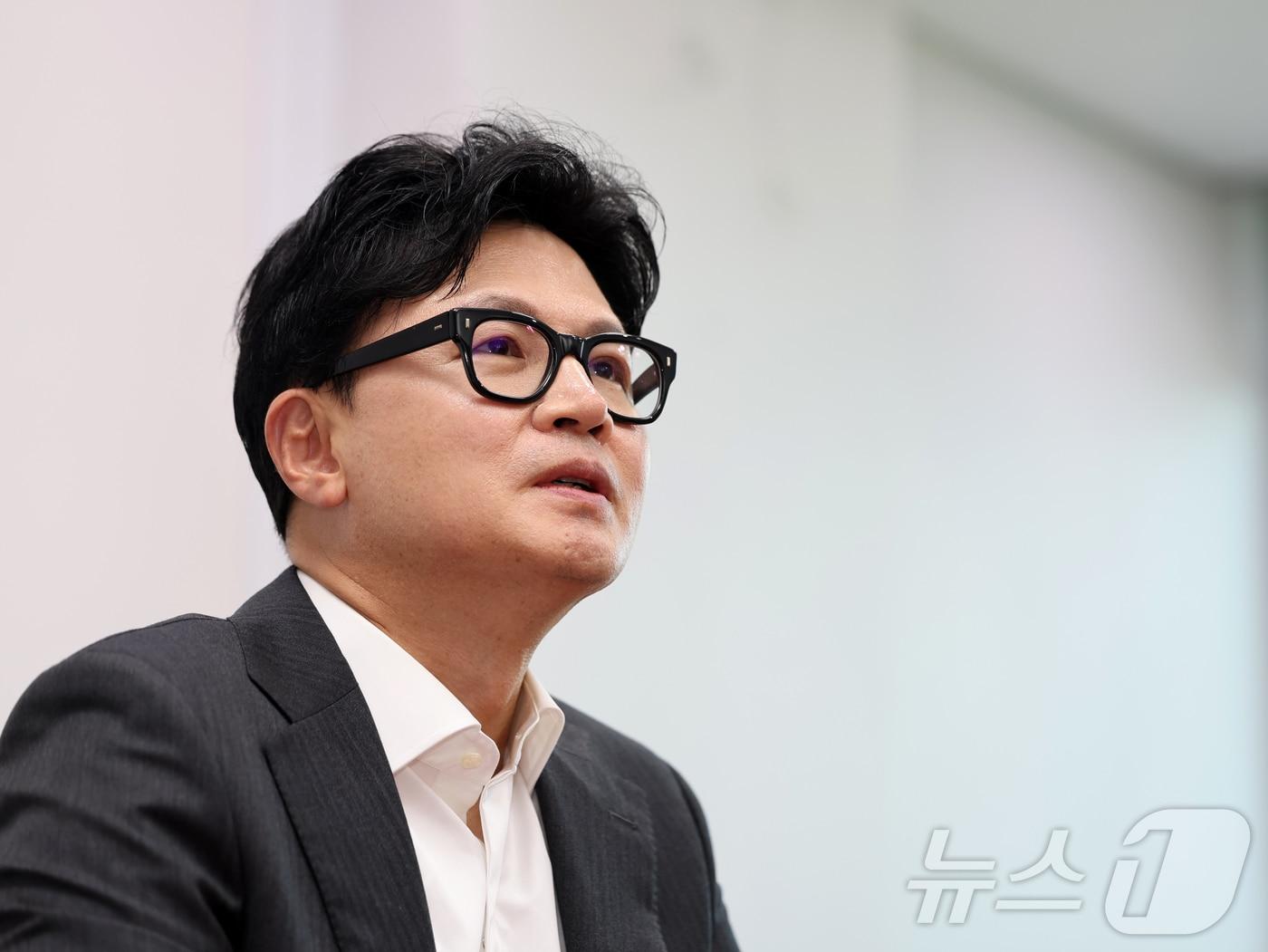 본문 이미지 - 한동훈 무소속 의원이 지난달 24일 서울 여의도 국회 의원회관에서 뉴스1과 인터뷰하고 있다. ⓒ 뉴스1 황기선 기자
