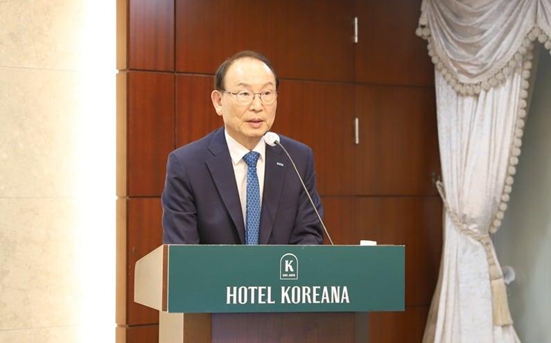 본문 이미지 -  최운열 한국공인회계사회장이 지난 23일 코리나아 호텔에서 열린 '회계업계 대표자 간담회'에서 인사말을 하고 있다. (한공회 제공)