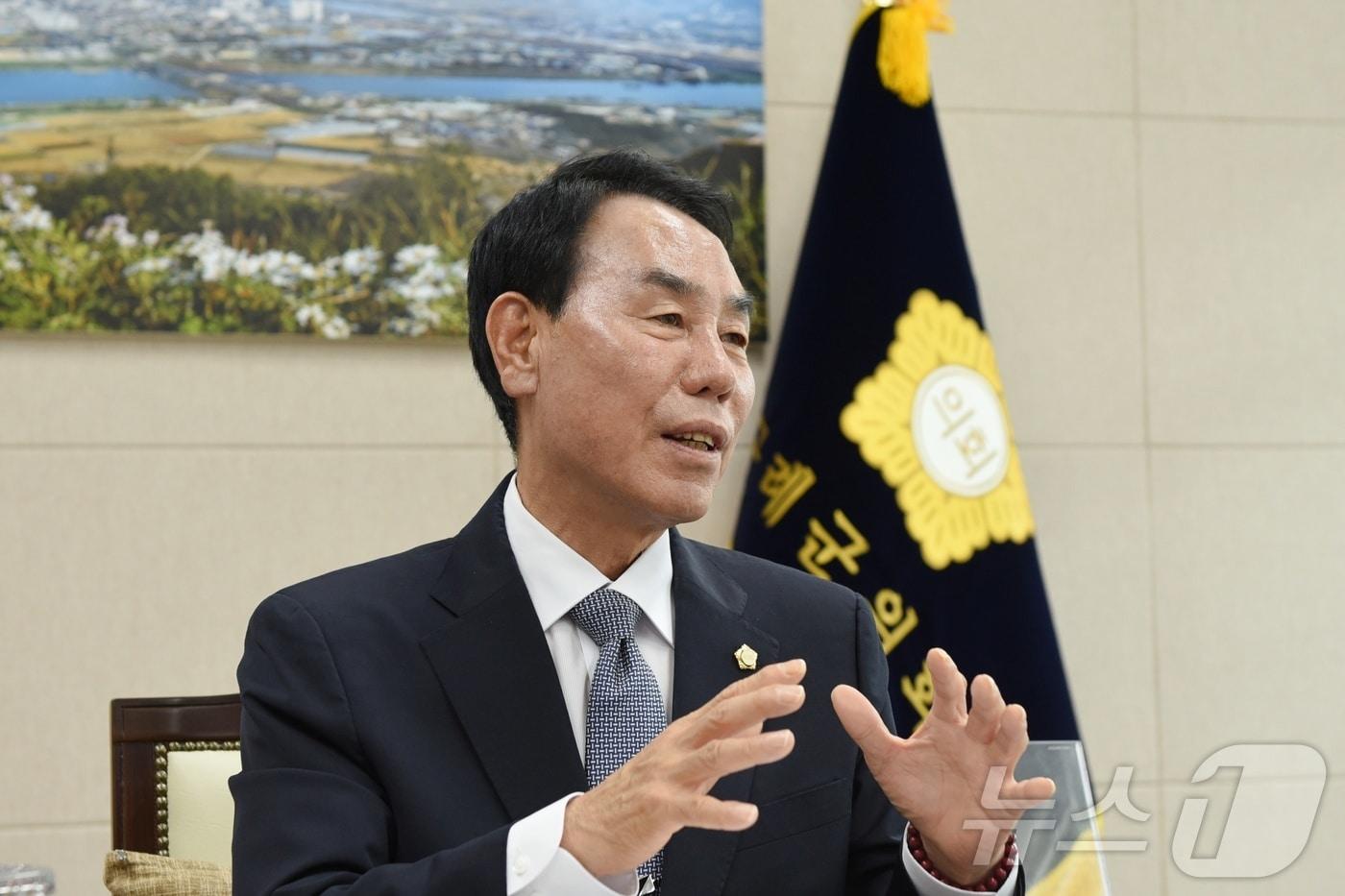 본문 이미지 - 장길선 구례군수 당선인이 24일 오후 군의회에서 뉴스1과 인터뷰를 진행하고 있다. ⓒ 뉴스1 김성준 기자