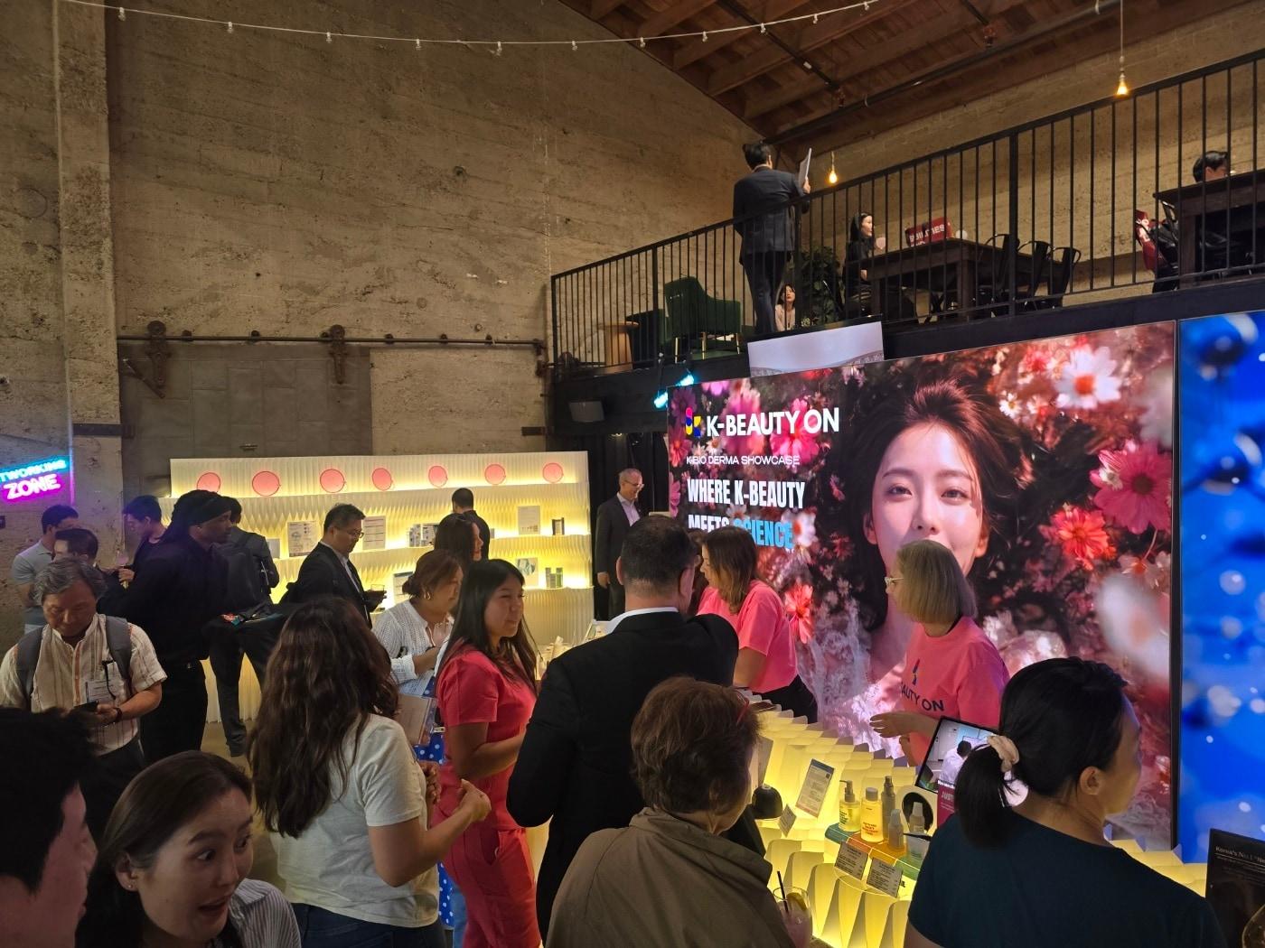 본문 이미지 - 바이오 USA가 열리고 있는 미국 샌디에이고에서 한국보건산업진흥원 주최로 랩투스킨(LAB2SKIN) 팝업스토어가 열렸다. (보건산업진흥원 제공)