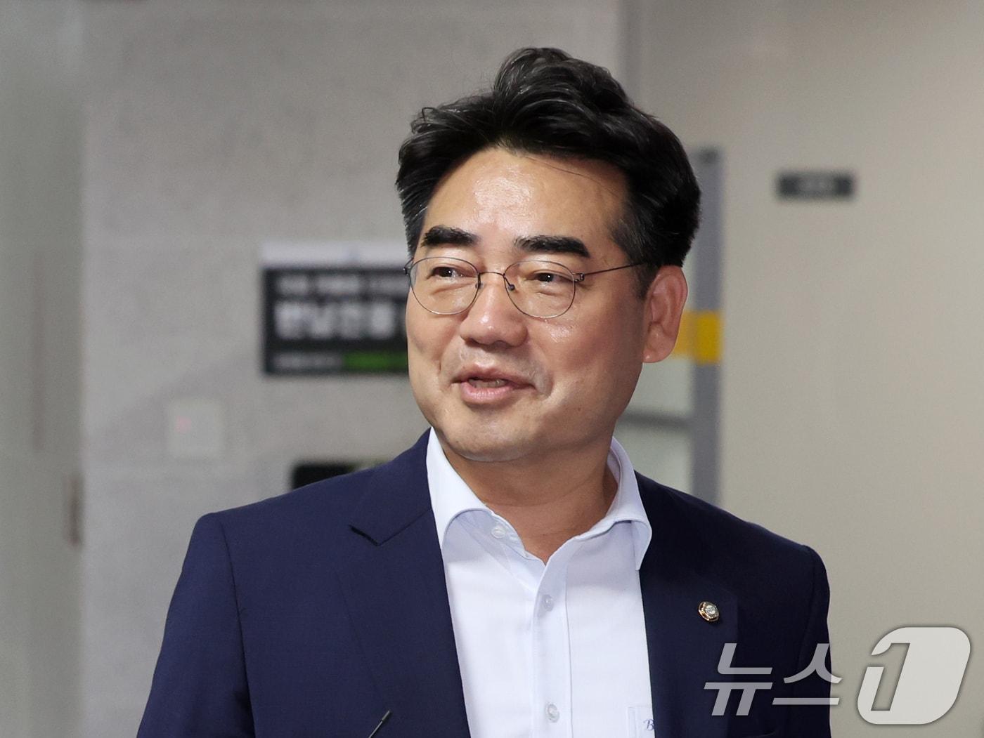 본문 이미지 - 이성권 국민의힘 의원이 6월 25일 오전 서울 여의도 의원회관에서 열린 당내 쇄신파 모임 '대안과 미래' 조찬모임에 참석하고 있다. 2026.6.25 ⓒ 뉴스1 황기선 기자