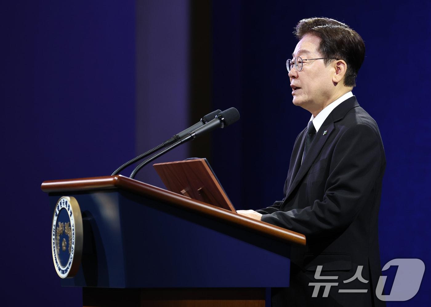 본문 이미지 - 이재명 대통령이 25일 경기 수원시 영통구 수원컨벤션센터에서 열린 6·25 전쟁 제76주년 기념식에서 기념사를 하고 있다. (청와대통신사진기자단) 2026.6.25 ⓒ 뉴스1 허경 기자
