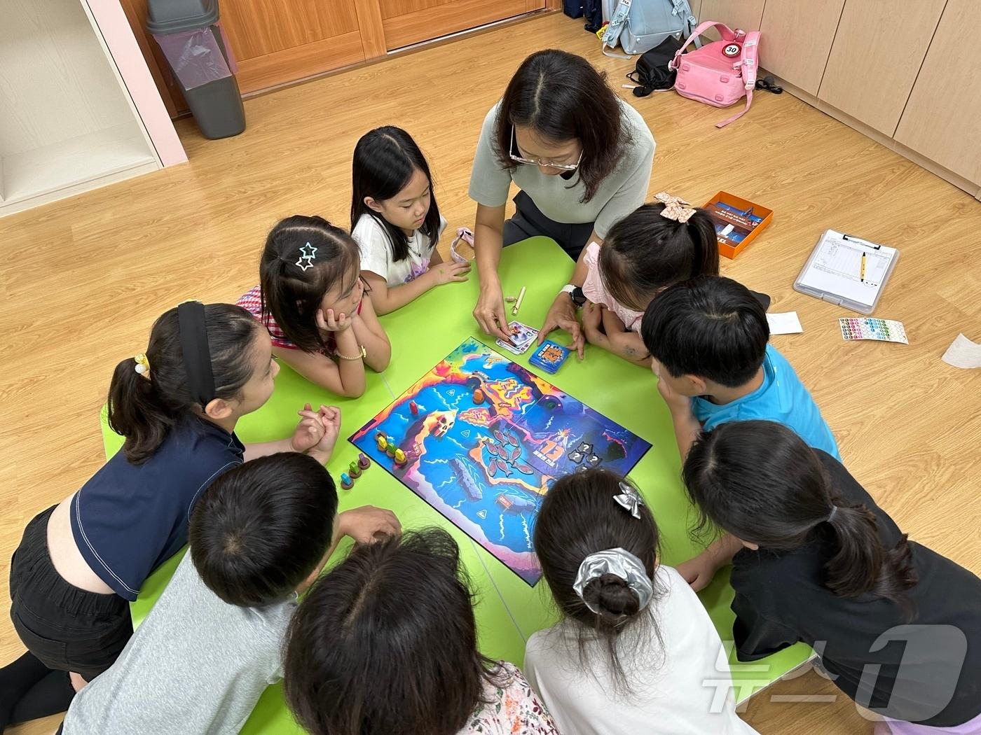 본문 이미지 - 경북교육청은 25일 교육부의 ‘2026년 방학 중 초등돌봄·교육 우수모델 지원 사업’ 공모에서 의성군이 우수모델 운영 지역으로 선정됐다. /뉴스1
