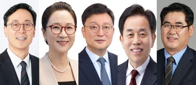 본문 이미지 - 사진 왼쪽부터 '충북대학교 23대 총장임용후보자 선거' 후보자로 등록한 구영완·김보림·이재은·임달호·홍기남 교수.(자료사진) ⓒ 뉴스1