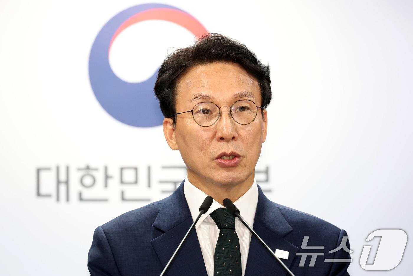 본문 이미지 - 김민석 국무총리가 25일 서울 종로구 세종대로 정부서울청사에서 정부의 검찰개혁 방향 관련 브리핑을 하고 있다. 2026.6.25 ⓒ 뉴스1 김명섭 기자