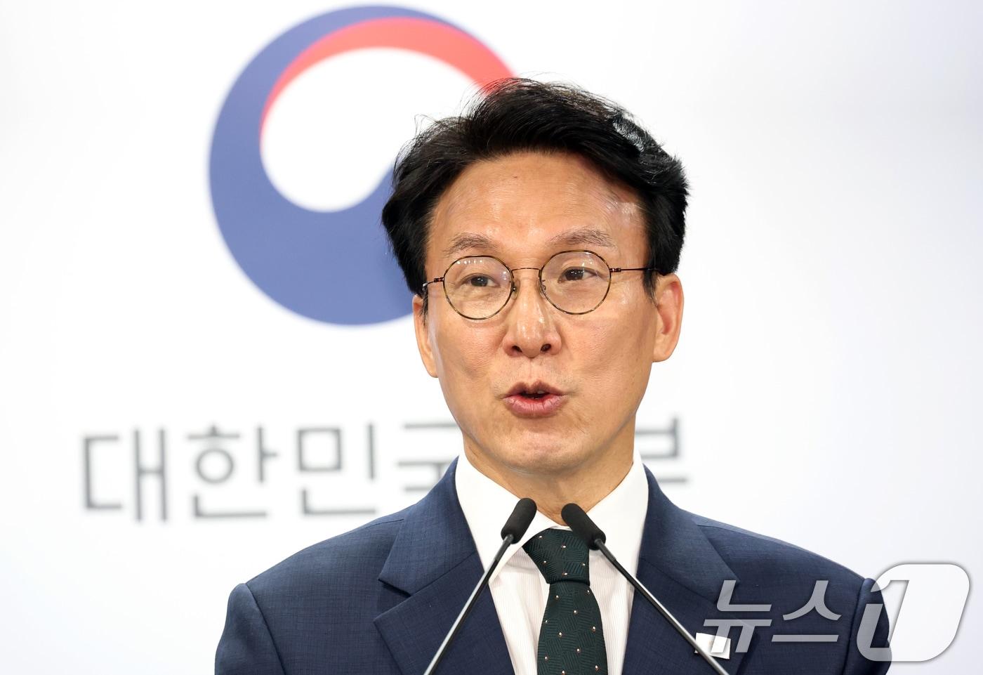 본문 이미지 - 김민석 국무총리가 25일 서울 종로구 세종대로 정부서울청사에서 정부의 검찰개혁 방향 관련 브리핑을 하고 있다. 2026.6.25 ⓒ 뉴스1 김명섭 기자