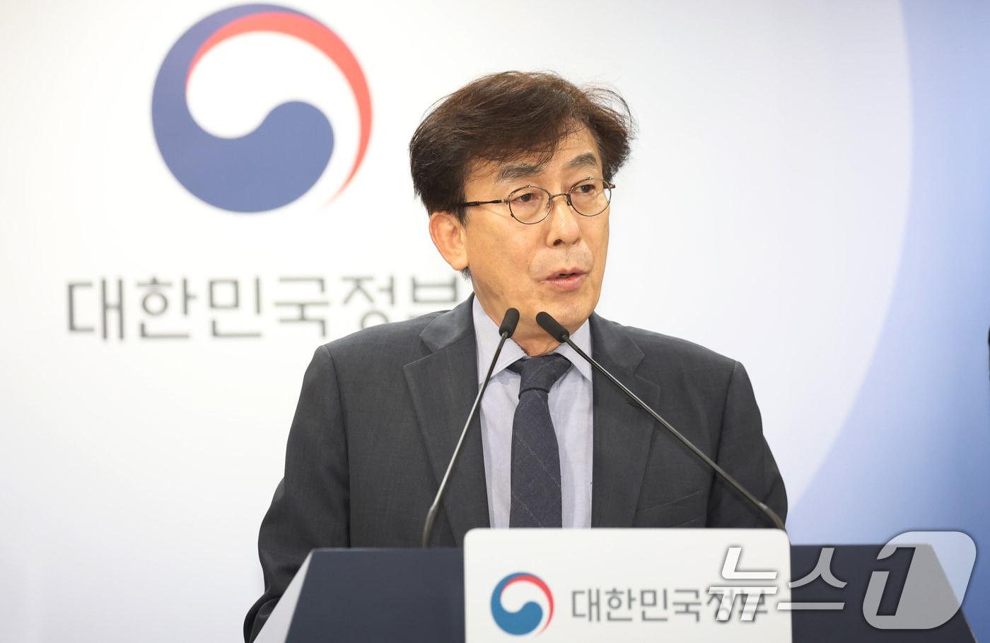 본문 이미지 - 정기현 의료혁신위원회 위원장이 25일 서울 종로구 세종대로 정부서울청사에서 제7차 의료혁신위원회 논의 결과 브리핑을 하고 있다. 2026.6.25 ⓒ 뉴스1 김명섭 기자