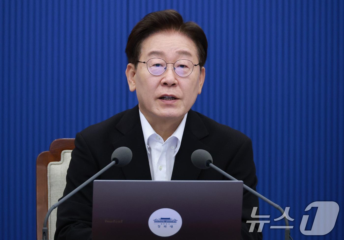 본문 이미지 - 이재명 대통령이 25일 청와대에서 열린 수석보좌관회의에서 발언하고 있다. 2026.6.25 ⓒ 뉴스1 허경 기자