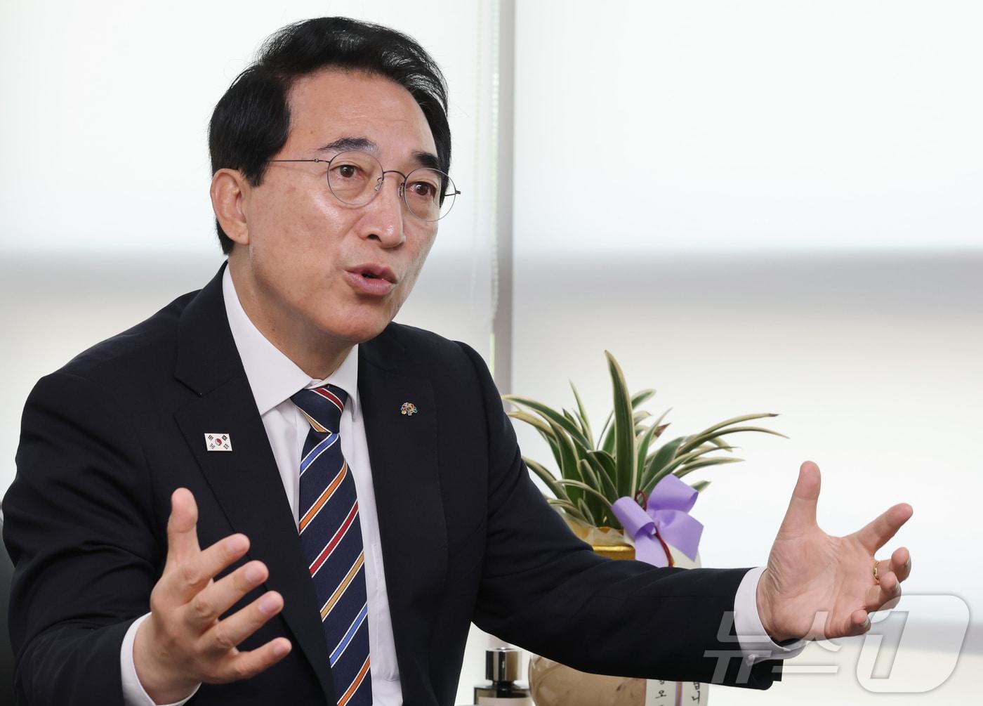 본문 이미지 - 뉴스1과 인터뷰 중인 박수현 충남지사 당선인 ⓒ 뉴스1 김기태 기자