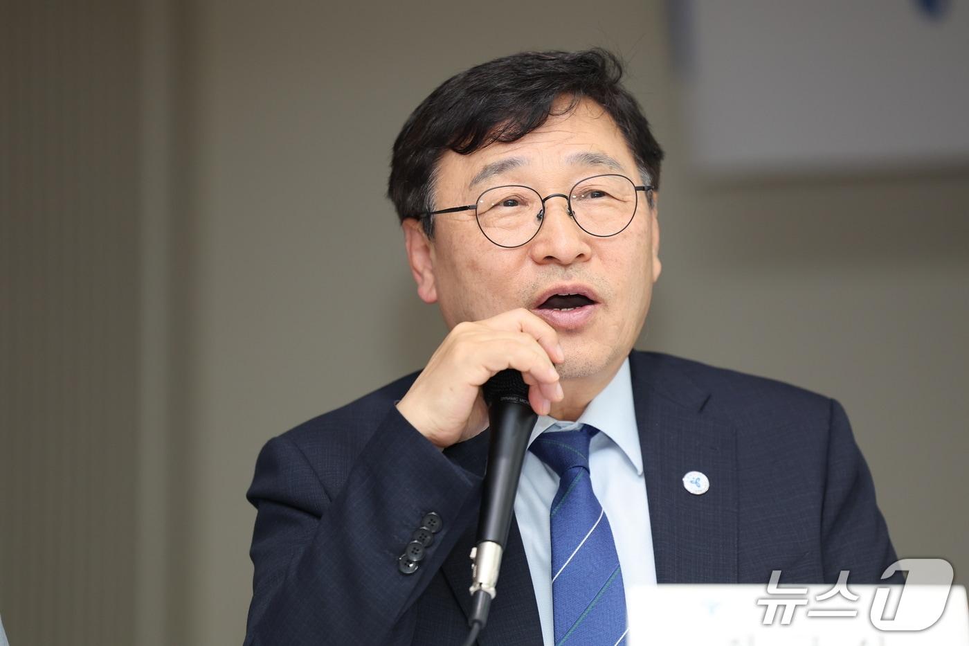 본문 이미지 - 정근식 서울시교육감이 25일 전교조 서울지부와 진행한 타운홀미팅에서 발언을 하고 있다.(서울시교육청 제공)