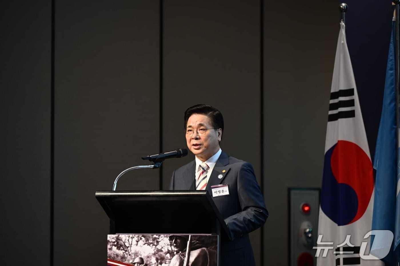 본문 이미지 - 한국전쟁 참전용사의 희생을 기리고 한·미 동맹의 미래를 논의하는 자리가 서울에서 열렸다. 정·관계와 외교·학계·종교계 인사들은 참전용사의 헌신을 다음 세대에 계승하고 양국 협력을 확대해야 한다고 강조했다.