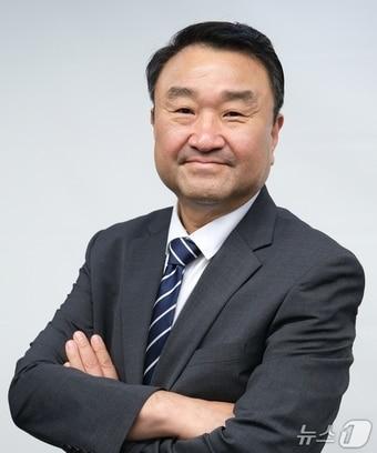 본문 이미지 - 제23대 한국전문대학교육협의회 회장 선출로 연임에 성공한 김영도 동의과학대 총장(전문대교협 제공)