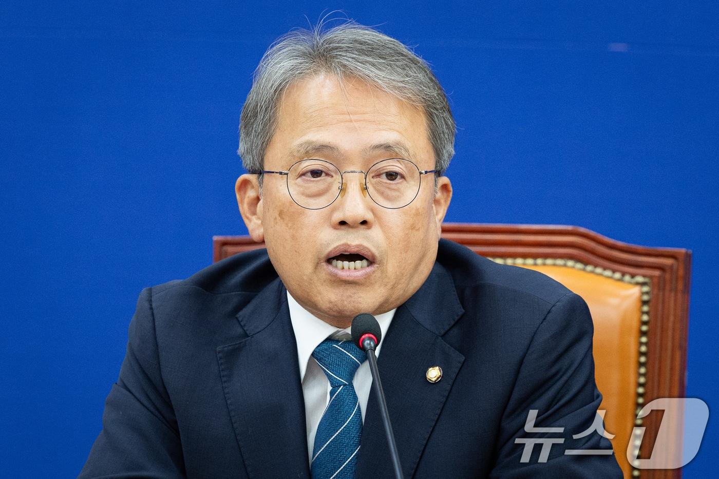 본문 이미지 - 제22대 국회 후반기 과학기술정보방송통신위원회 위원장으로 선출된 송기헌 더불어민주당 의원.  2026.6.26 ⓒ 뉴스1 유승관 기자