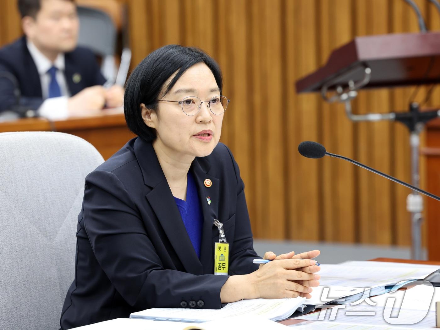 본문 이미지 - 한성숙 국무총리 후보자가 26일 오전 서울 여의도 국회에서 열린 인사청문회에서 의원 질의에 답하고 있다. 2026.6.26 ⓒ 뉴스1 황기선 기자