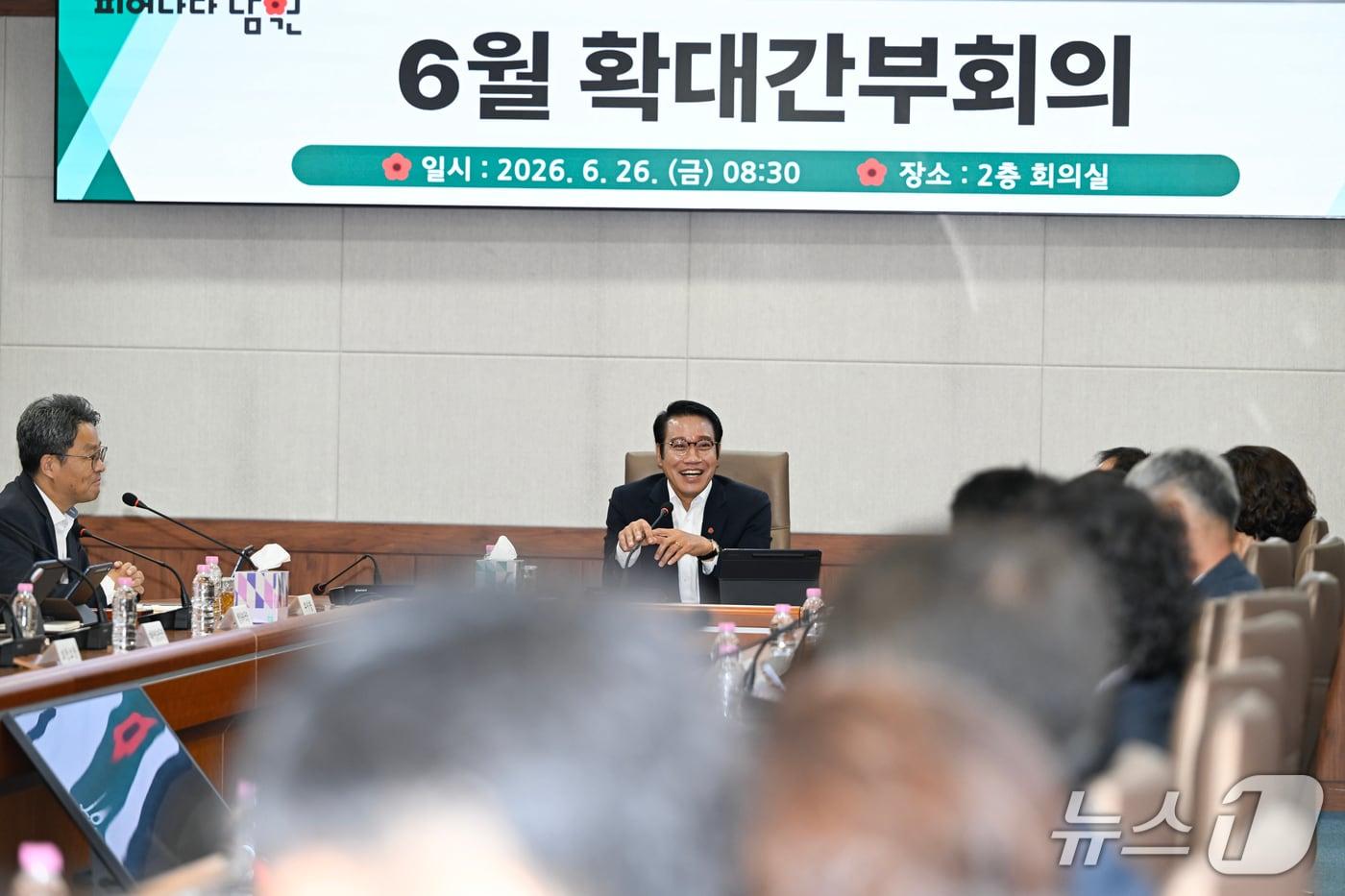 본문 이미지 - 26일 최경식 전북 남원시장이 민선 8기 마지막 간부회의를 주재하고 있다.(남원시 제공. 재판매 및 DB금지)/뉴스1 