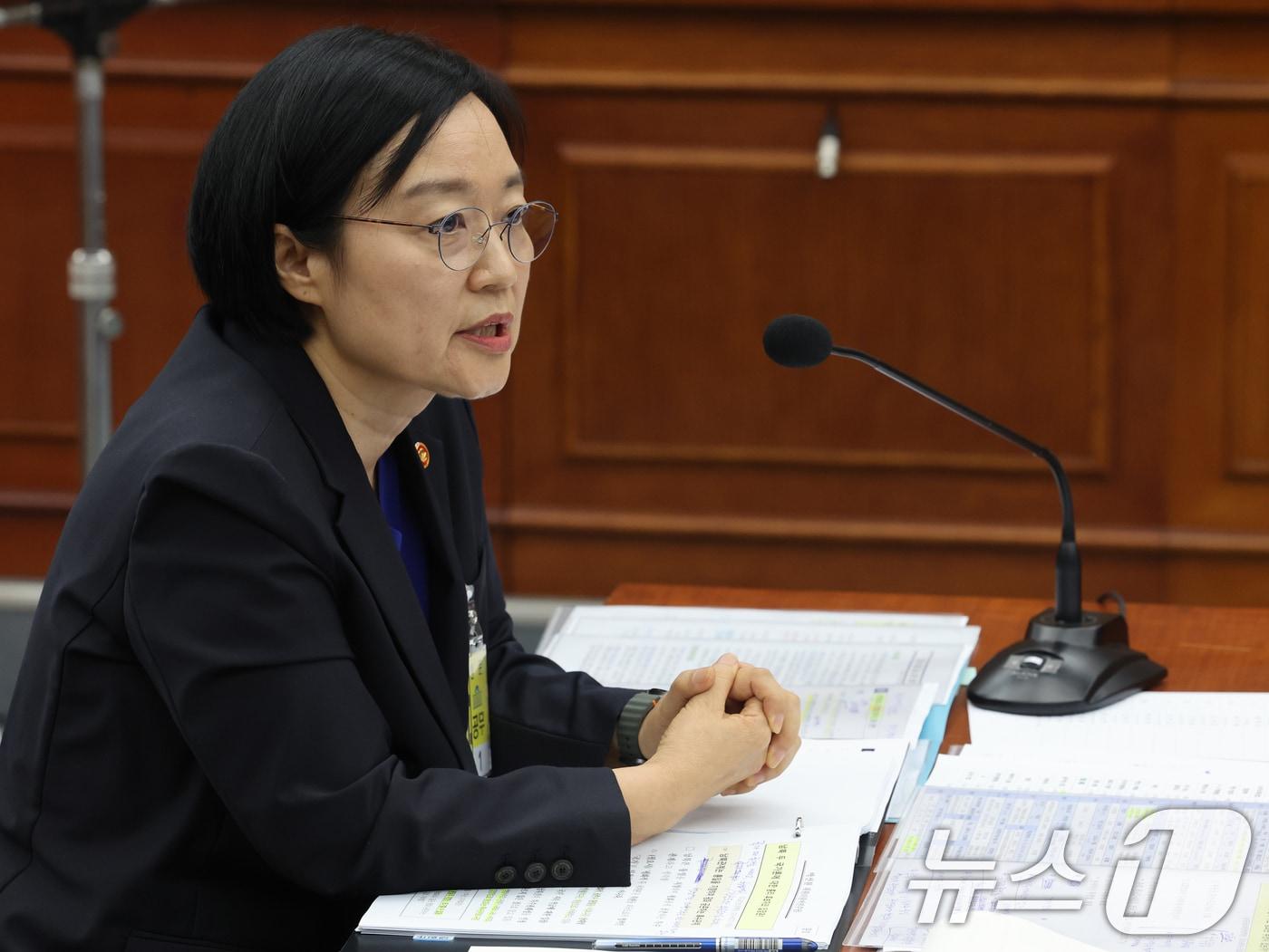 본문 이미지 - 한성숙 국무총리 후보자가 26일 오전 서울 여의도 국회에서 열린 인사청문회에서 의원 질의에 답하고 있다. 2026.6.26 ⓒ 뉴스1 황기선 기자