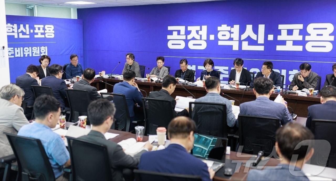 본문 이미지 - 추미애 경기도지사 당선인이 '공정·혁신·포용 경기준비위원회'의 경기도정 현안 회의를 주재하고 있다.(경기준비위 제공. 재판매 및 DB금지)