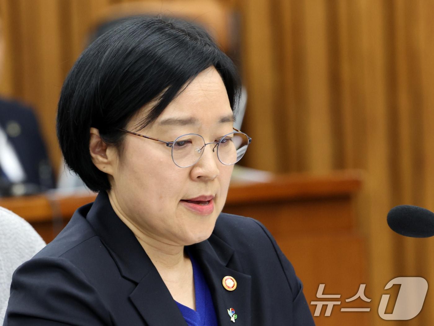 본문 이미지 - 한성숙 국무총리 후보자가 26일 오전 서울 여의도 국회에서 열린 인사청문회에서 부동산 거래 의혹을 해명하며 울컥하며 답변하고 있다. 2026.6.26 ⓒ 뉴스1 황기선 기자