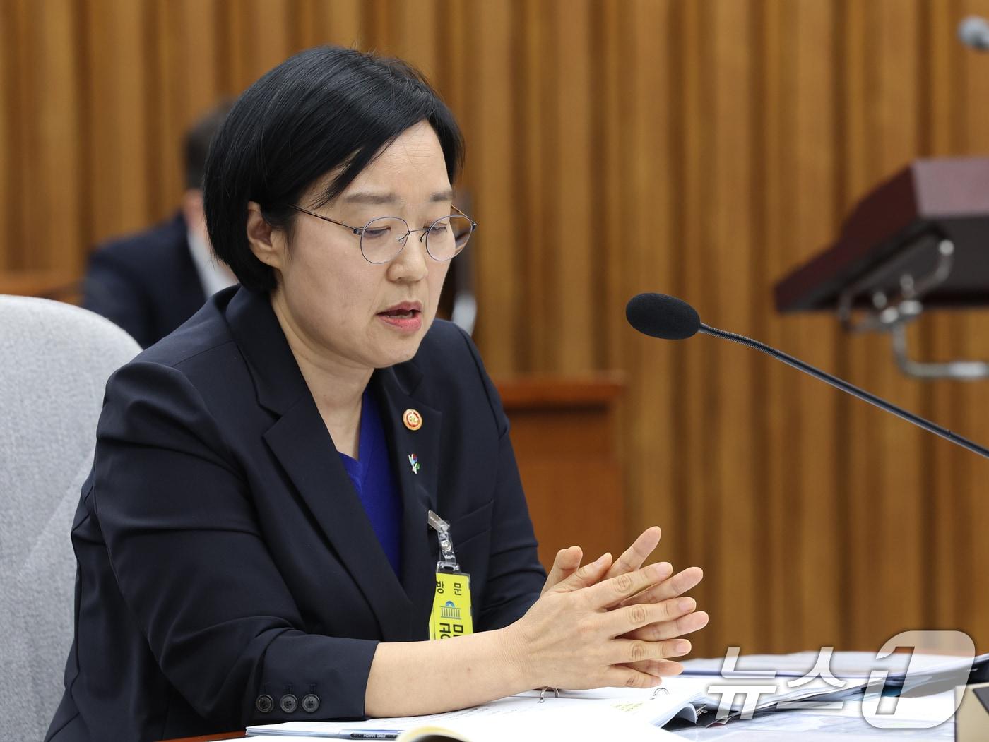 본문 이미지 - 한성숙 국무총리 후보자가 26일 오전 서울 여의도 국회에서 열린 인사청문회에서 부동산 거래 의혹을 해명하며 울컥하며 답변하고 있다. 2026.6.26 ⓒ 뉴스1 황기선 기자