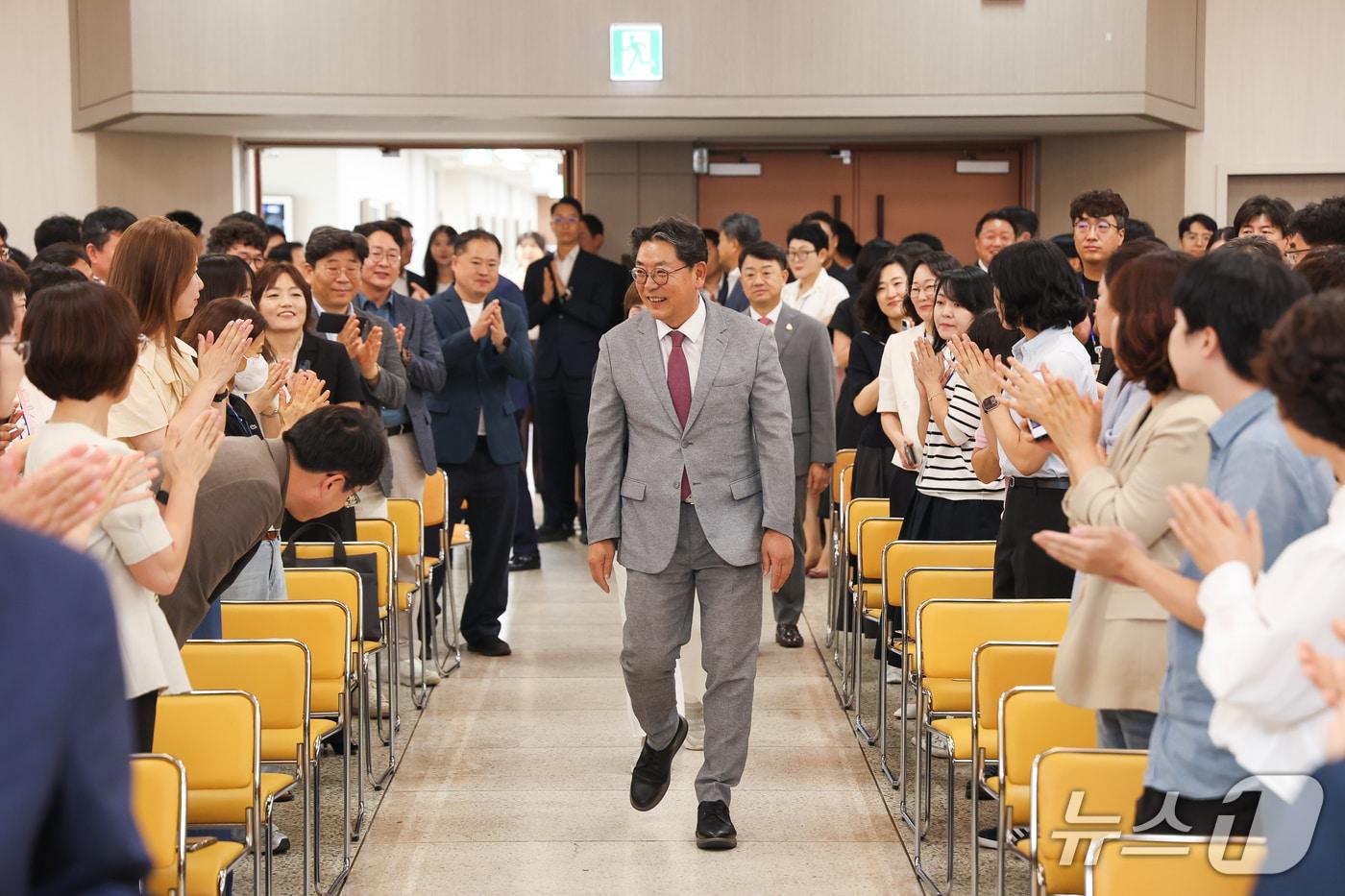 본문 이미지 - 홍태용 김해시장이 26일 민선 8기 임기를 마무리하고 퇴임하고 있다.(김해시 제공. 재판매 및 DB금지)