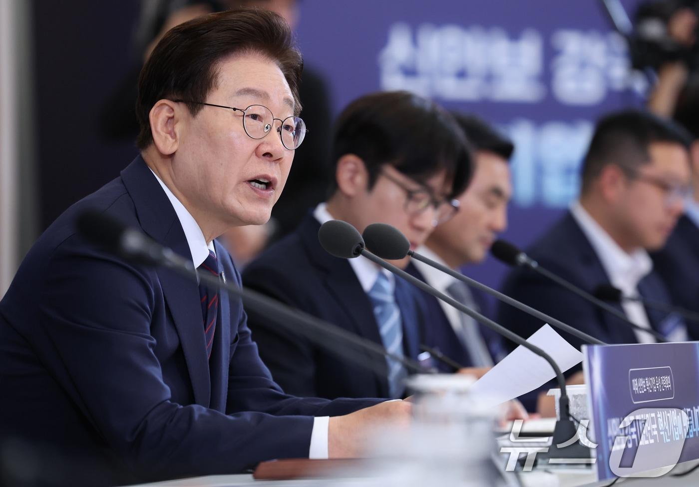 본문 이미지 - 이재명 대통령이 지난 26일 청와대에서 열린 미래 신(新)안보 혁신기업 육성 전략회의에서 발언을 하고 있다. 2026.6.26 ⓒ 뉴스1 이재명 기자