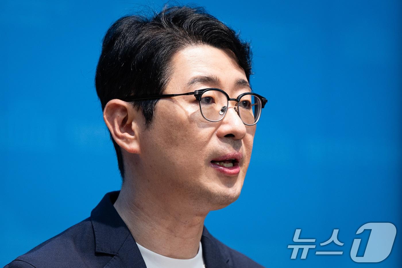 본문 이미지 - 주진우 국민의힘 이재명 재판취소 저지 특위원장이 26일 서울 여의도 국회 소통관에서 이화영 사건 검찰 항소제기 촉구 기자회견을 하고 있다. 2026.6.26 ⓒ 뉴스1 유승관 기자
