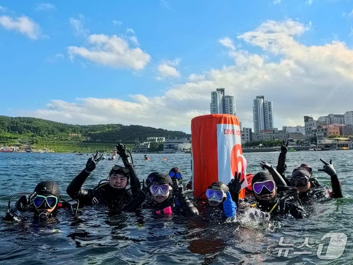 본문 이미지 - '목원다이버스'가 경남 통영시 죽림만 내죽도 수변공원 일원에서 열린 수중정화 캠페인 '바다를 구하는 60분의 기적, 다이브 아워(Dive Hour) 2026 : 통영 300'에 참여했다.(목원대 제공.재판매 및 DB금지)/뉴스1