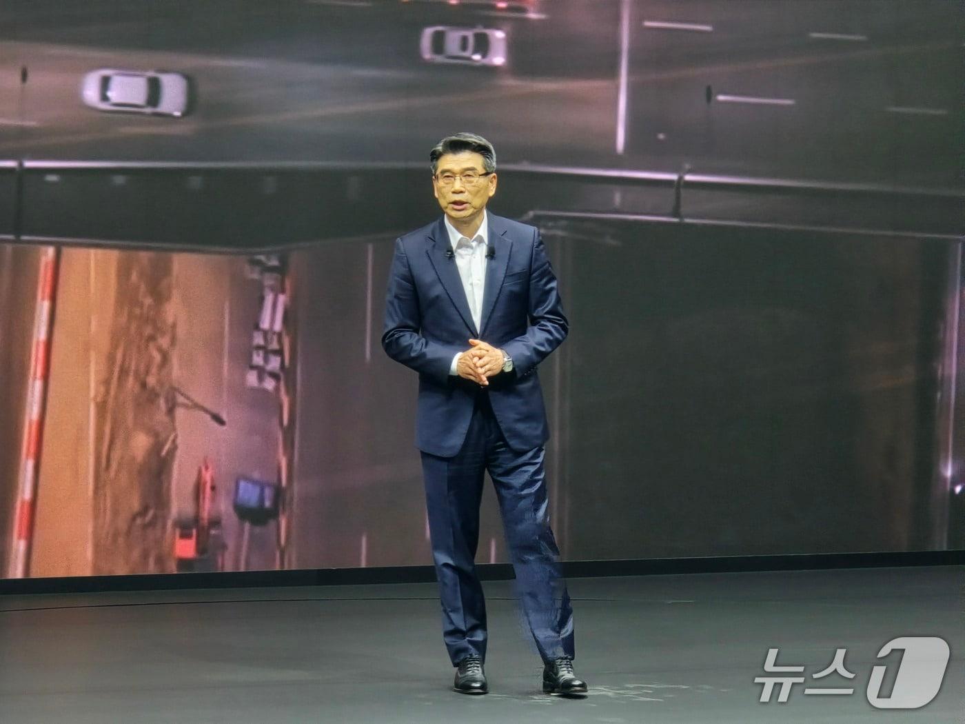 본문 이미지 - 26일 부산 벡스코(BEXCO)에서 열린 '2026 부산모빌리티쇼'에서 송호성 기아 사장이 미디어 브리핑을 하고 있다. 2026.6.26 ⓒ 뉴스1 박기범 기자 