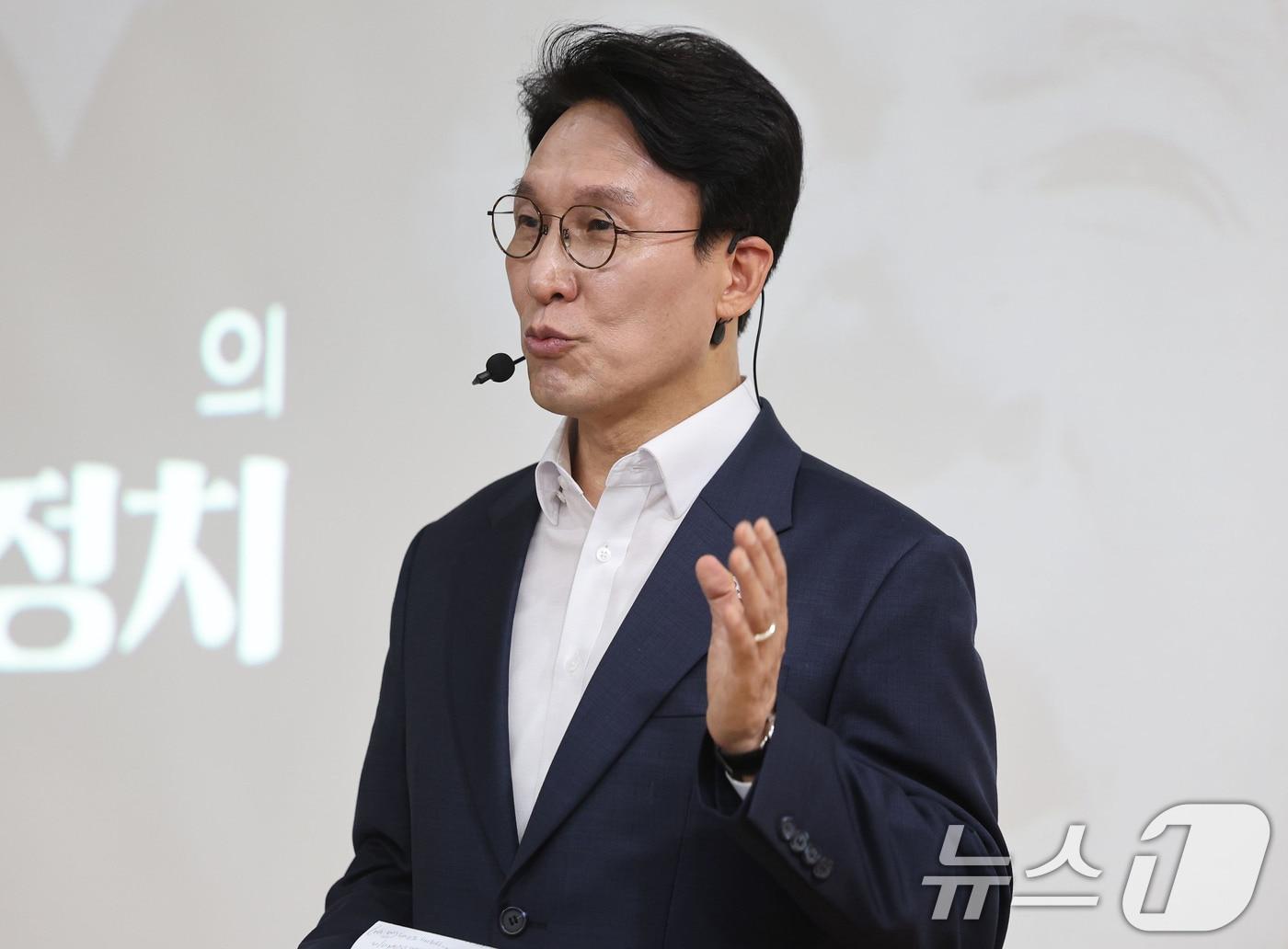 본문 이미지 - 김민석 국무총리가 26일 광주 김대중컨벤션센터에서 진행된 김대중정치학교의 '청년정치인을 위한 DJ 정치론 특강'에서 발언하고 있다. 2026.6.26 ⓒ 뉴스1 박지현 기자