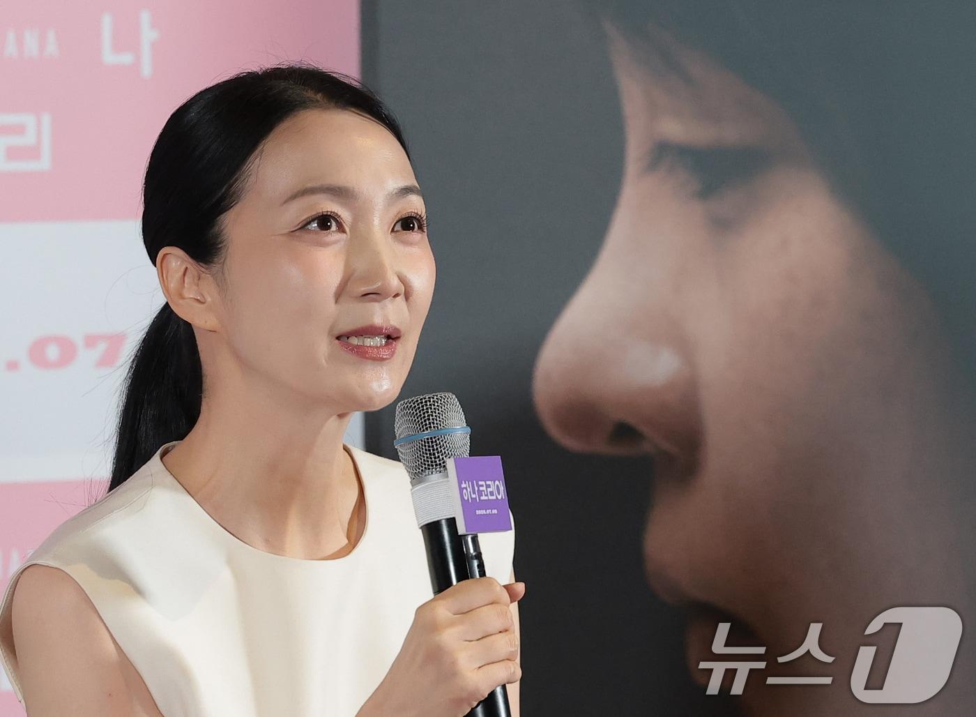 본문 이미지 - 배우 김주령이 26일 서울 용산구 CGV 용산아이파크몰에서 열린 영화 ‘하나 코리아’ 언론시사 및 기자간담회에 참석해 인사말을 하고 있다. ‘하나 코리아’는 낯선 삶 속에서도 끝내 앞으로 나아가려는 탈북 여성 ‘혜선’의 여정을 담은 실화 모티브 아트버스터다. 2026.6.26 ⓒ 뉴스1 권현진 기자