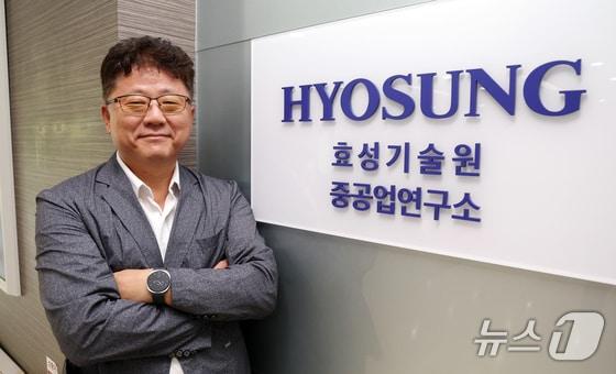 본문 이미지 - 한영성 효성중공업 연구소장이 경기 안양시 동안구 효성 안양공장 기술원에서 뉴스1과 인터뷰를 진행하기 전 포즈를 취하고 있다./뉴스1 김영운 기자