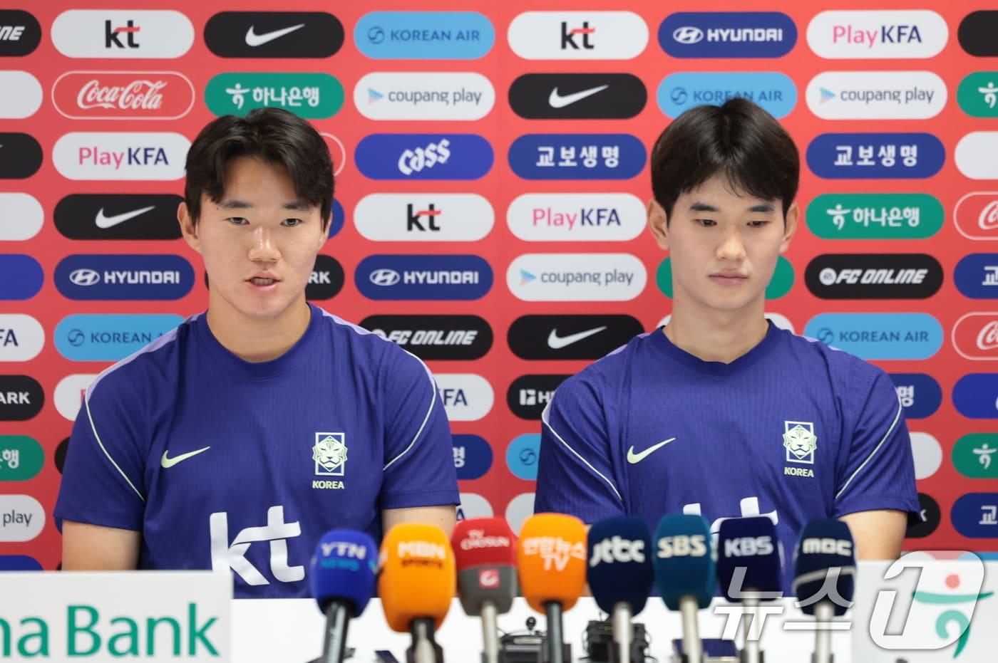 본문 이미지 - 인터뷰에 임하고 있는 김진규(오른쪽)와 양현준 ⓒ 뉴스1 박지혜 기자