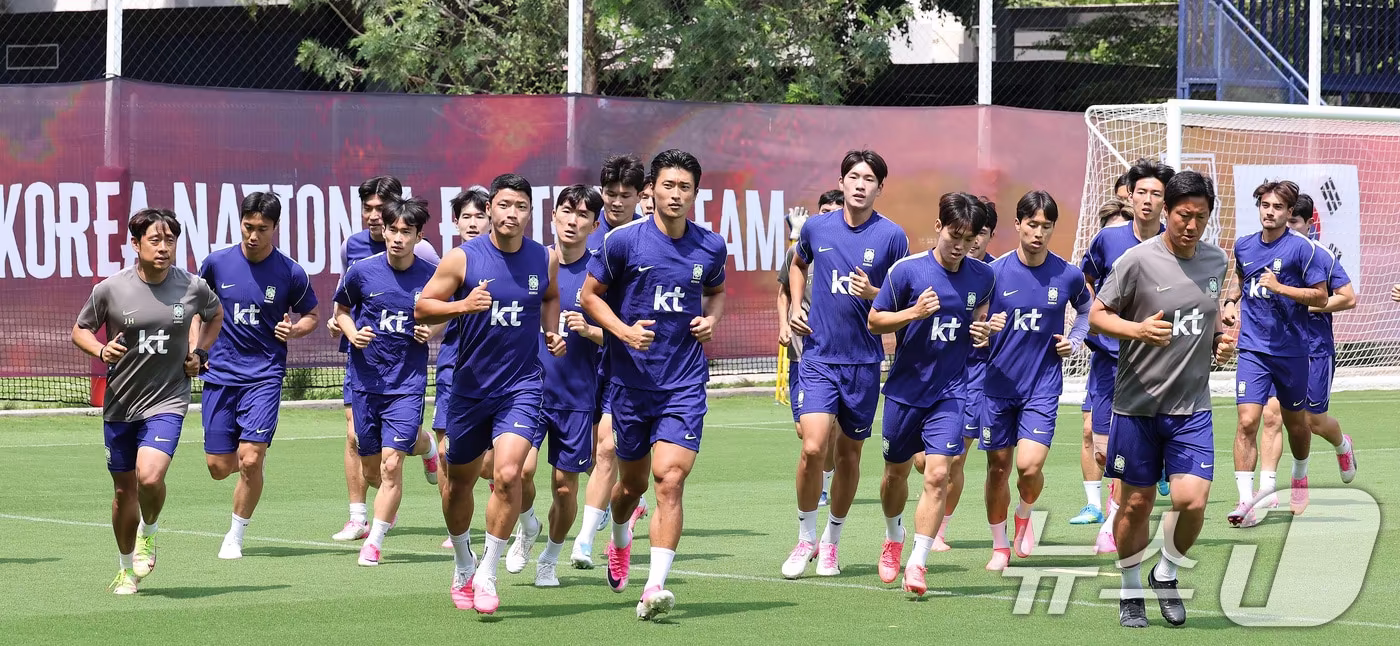 본문 이미지 - 대한민국 축구국가대표팀 선수들이 27일(현지시간) 멕시코 과달라하라 인근 대한민국 축구대표팀의 베이스캠프 훈련장인 치바스 바예 베르데에서 훈련을 하고 있다. 2026.6.28 ⓒ 뉴스1 임세영 기자