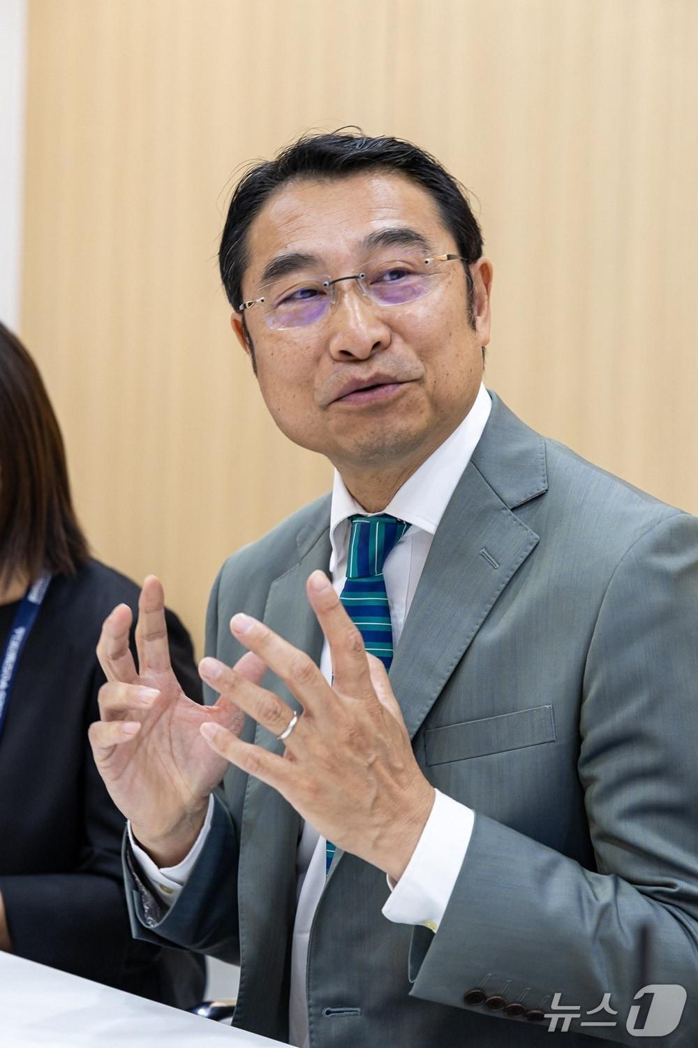 본문 이미지 - 28일 부산모빌리티쇼 현장에서 한국 기자들과 기자간담회를 진행 중인 류쉐량 BYD 아시아·태평양 총괄 부총재. (BYD코리아 제공)
