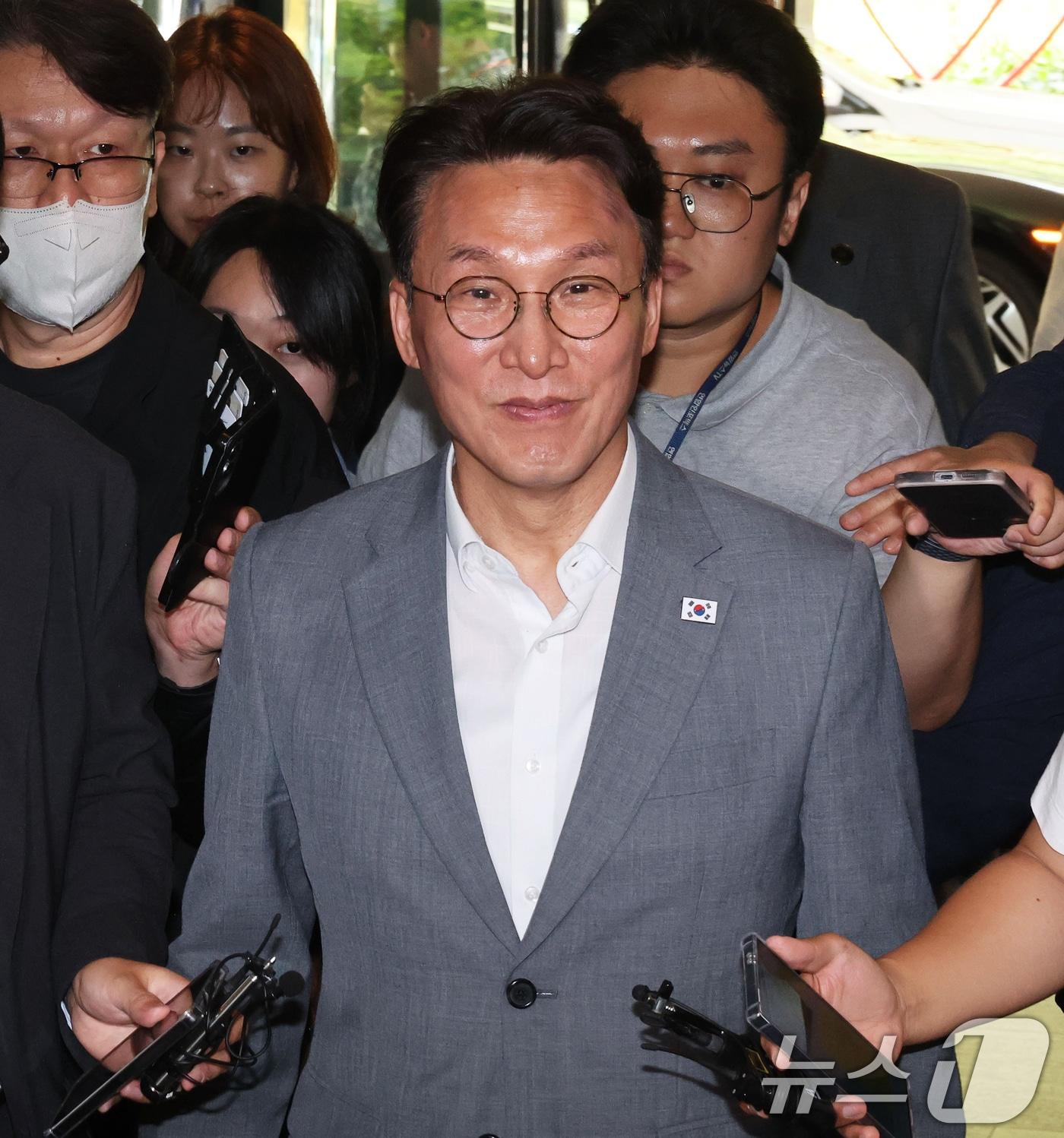 본문 이미지 - 김민석 국무총리가 28일 오후 경기 광주 곤지암리조트에서 열린 민주당 청년 당선인 워크숍에 참석하고 있다. (공동취재) 2026.6.28 ⓒ 뉴스1 오대일 기자