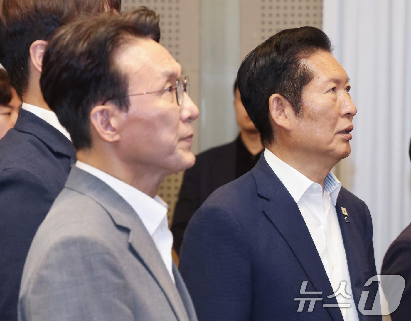 본문 이미지 - 8·17 더불어민주당 전당대회에 나선 김민석 전 국무총리와 정청래 전 더불어민주당 대표. (공동취재) 2026.6.28 ⓒ 뉴스1 오대일 기자