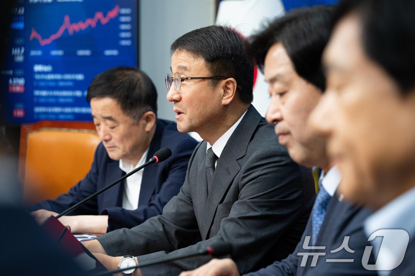 본문 이미지 - 한병도 더불어민주당 당대표 직무대행 겸 원내대표가 29일 서울 여의도 국회에서 열린 최고위원회의에서 모두 발언을 하고 있다. 2026.6.29 ⓒ 뉴스1 유승관 기자