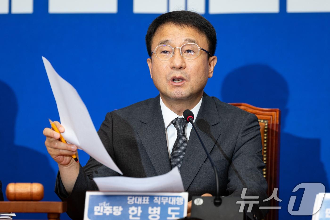 본문 이미지 - 한병도 더불어민주당 당대표 직무대행 겸 원내대표가 29일 서울 여의도 국회에서 열린 최고위원회의에서 모두 발언을 하고 있다. 2026.6.29 ⓒ 뉴스1 유승관 기자