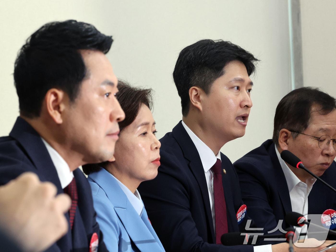 본문 이미지 - 우재준 국민의힘 청년 최고위원이 29일 오전 서울 여의도 국회에서 열린 최고위원회의에서 모두발언을 하고 있다. 이날 우 최고위원은 모두발언을 통해 장동혁 대표의 사퇴를 공개 요구했다. 2026.6.29 ⓒ 뉴스1 황기선 기자